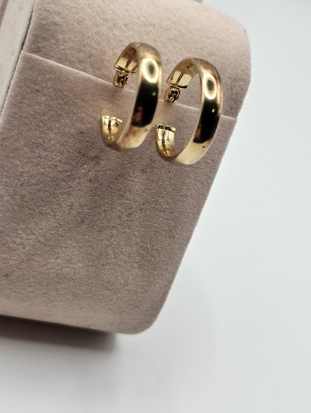 Gold-toned.925 Silver Hoop Earrings Clasp